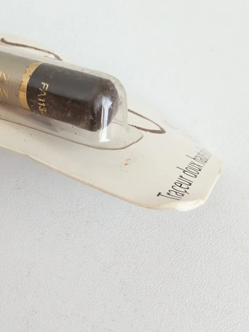 L'Oreal Le Kohl Pencil Smooth Defining Eyeliner CAFE .04oz/1.14g New in Package